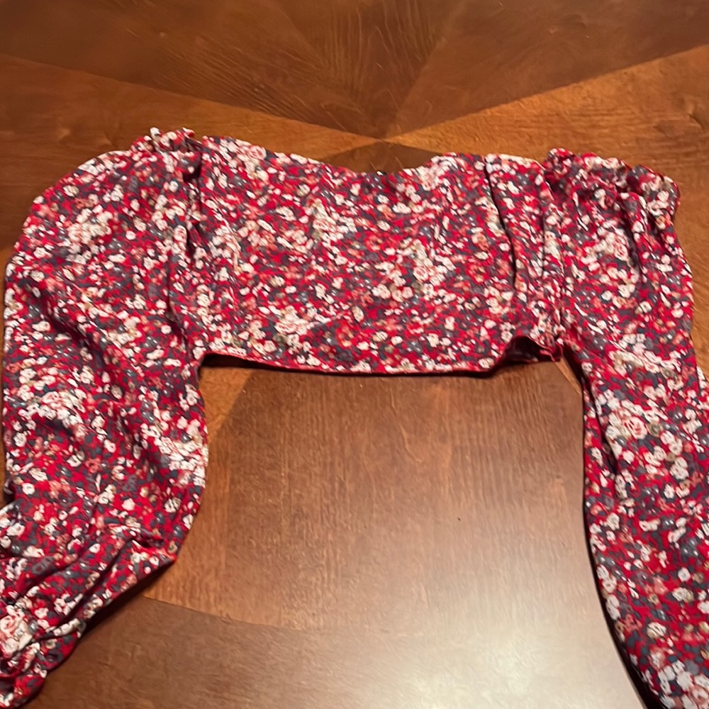 Flower crop top over the shoulder sleeves